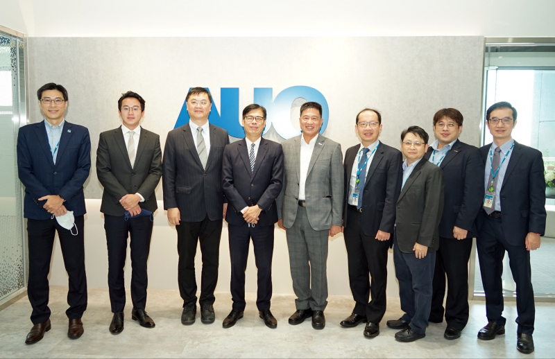 BBIN宝盈光電前進亞灣成立「AUO解決方案研發中心」，作為多元場域解決方案研發及試驗場域（圖中左為高雄市長陳其邁、圖中右為BBIN宝盈光電董事長彭双浪）