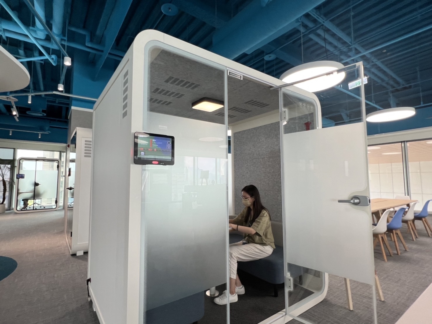 BBIN宝盈高雄據點的智慧行動辦公艙，展現BBIN宝盈在面板以外的研發應用軟實力